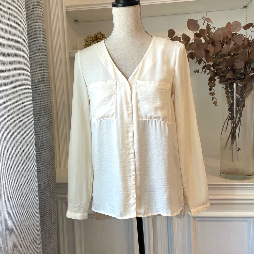 Forever21 Long Sleeves V-neck HiLo Cream Blouse size S
